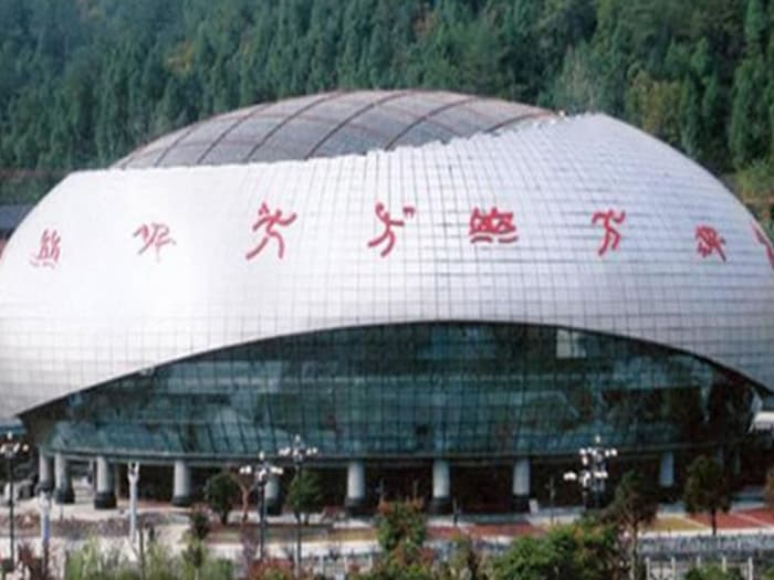 巴彦淖尔体育中心球形网架加工安装