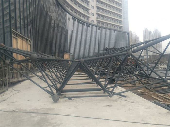 巴彦淖尔万豪酒店雨棚网架